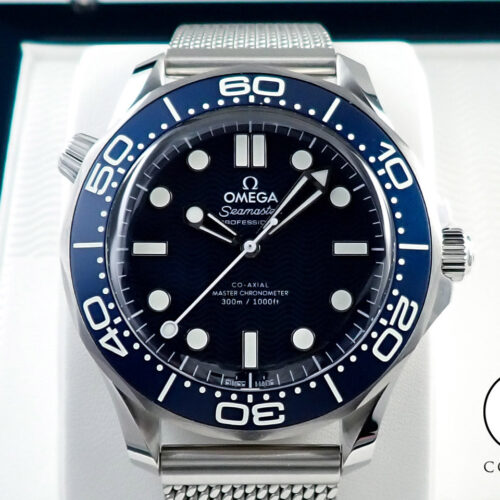 オメガ シーマスター ダイバー 300M コーアクシャル マスター クロノメーター 42MM ボンド映画60周年記念モデル Ref.210.30.42.20.03.002 ブルー文字盤 未使用 R8X12X99 商品画像1