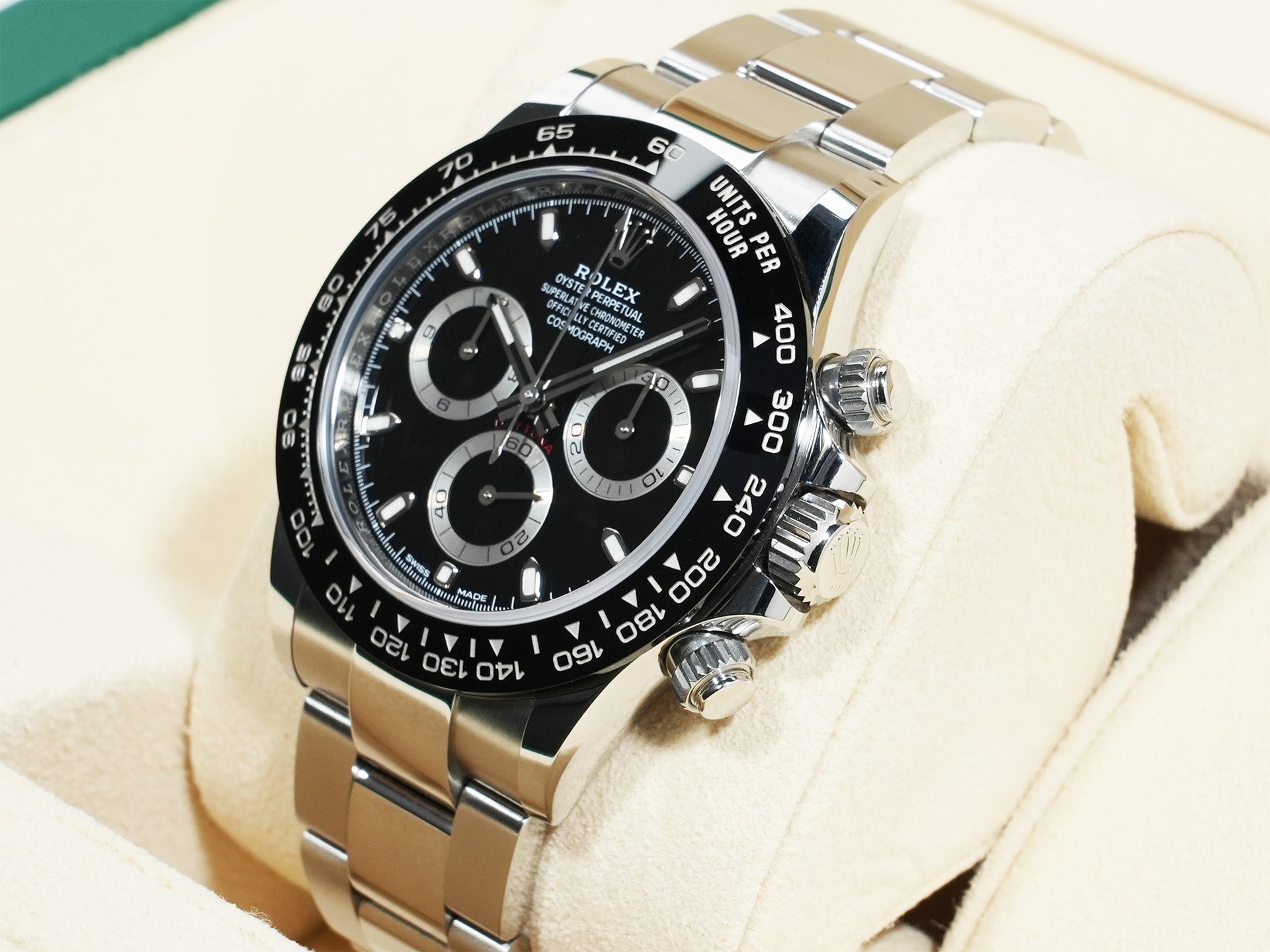 ロレックス デイトナ116500LN ケース右側のリューズとプッシャー